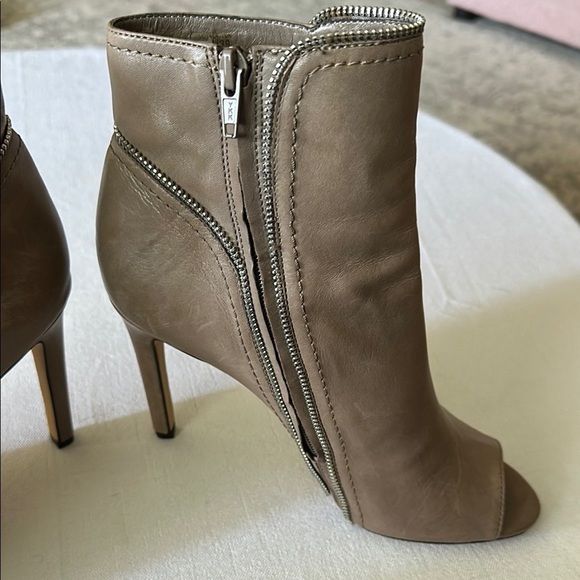 EUC Vince Camuto Tan Peep-Toe Ankle Booties - Picture 2 of 7